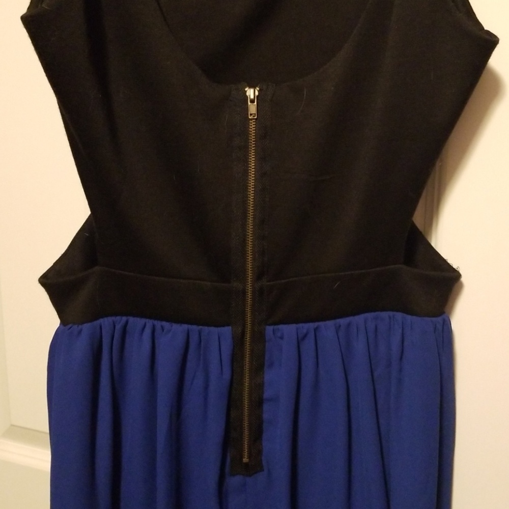 Black and blue cut out dress - Picture 5 of 5